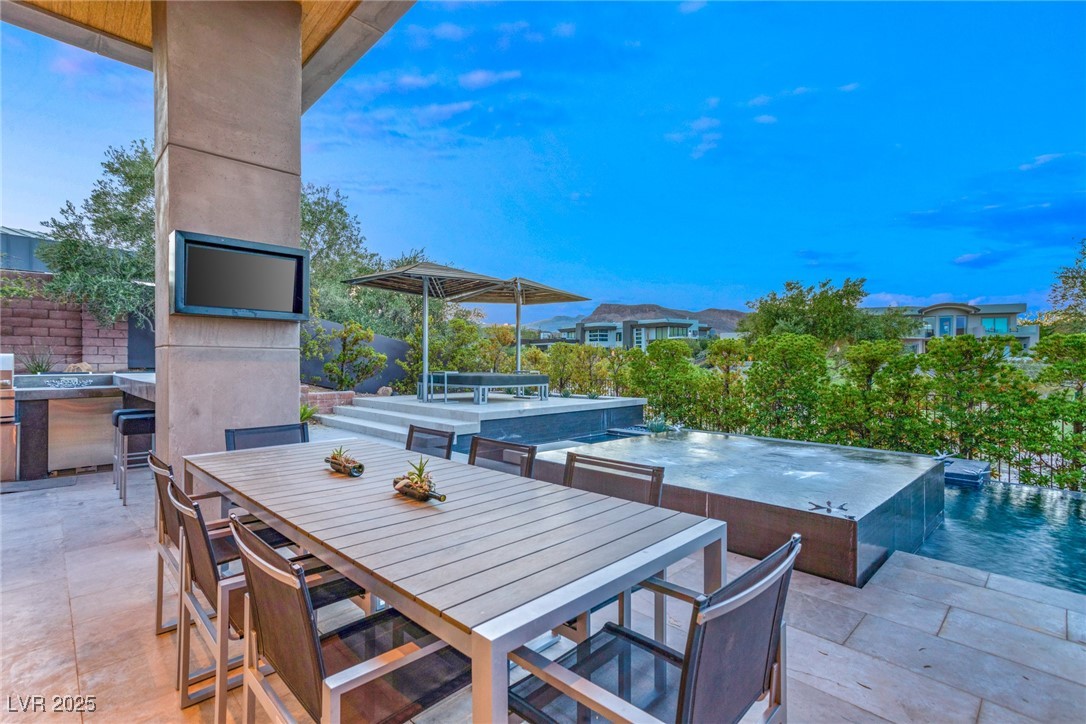 8 Meadowhawk Lane