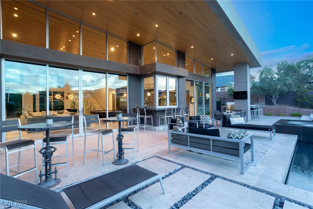 8 Meadowhawk Lane