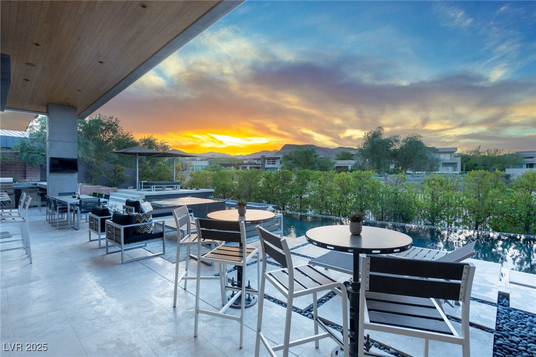 8 Meadowhawk Lane