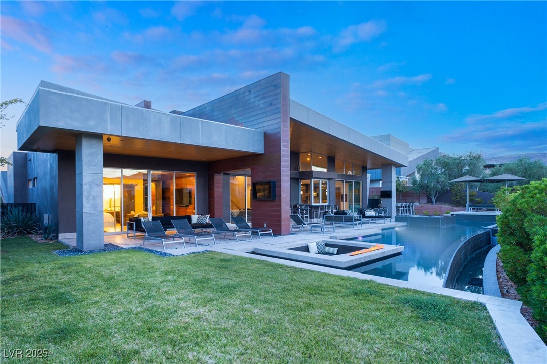 8 Meadowhawk Lane