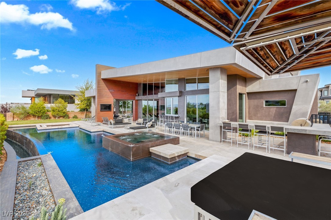 8 Meadowhawk Lane