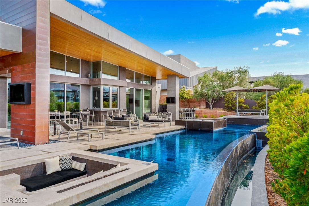 8 Meadowhawk Lane