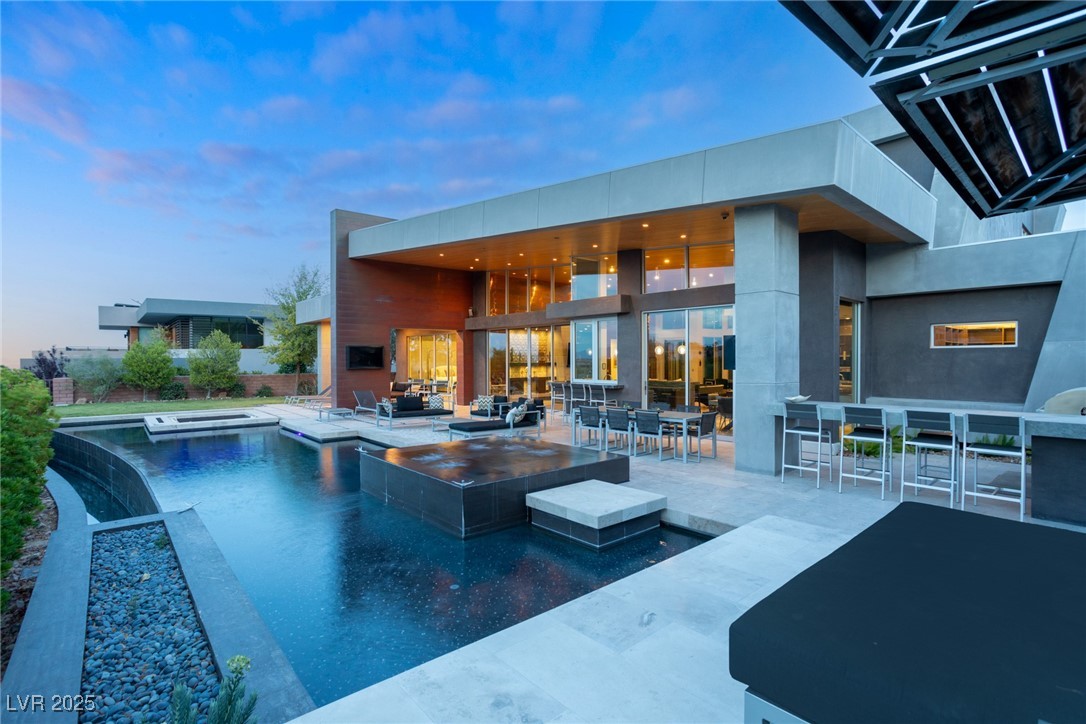 8 Meadowhawk Lane