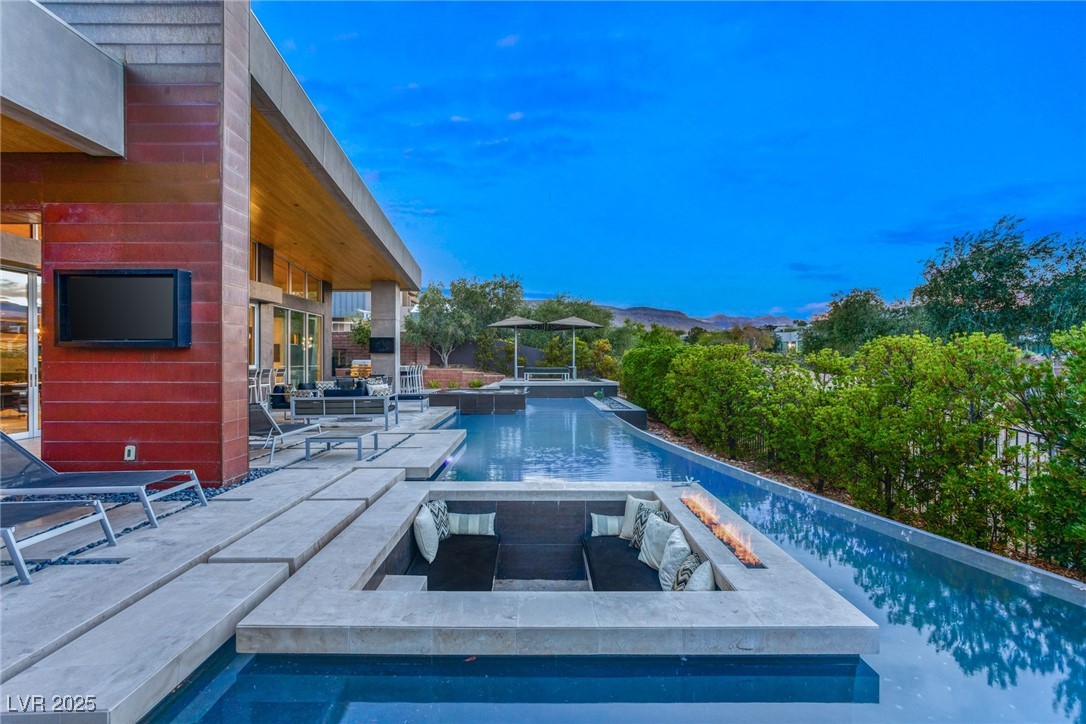 8 Meadowhawk Lane