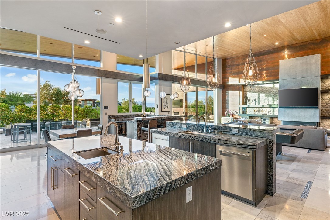 8 Meadowhawk Lane
