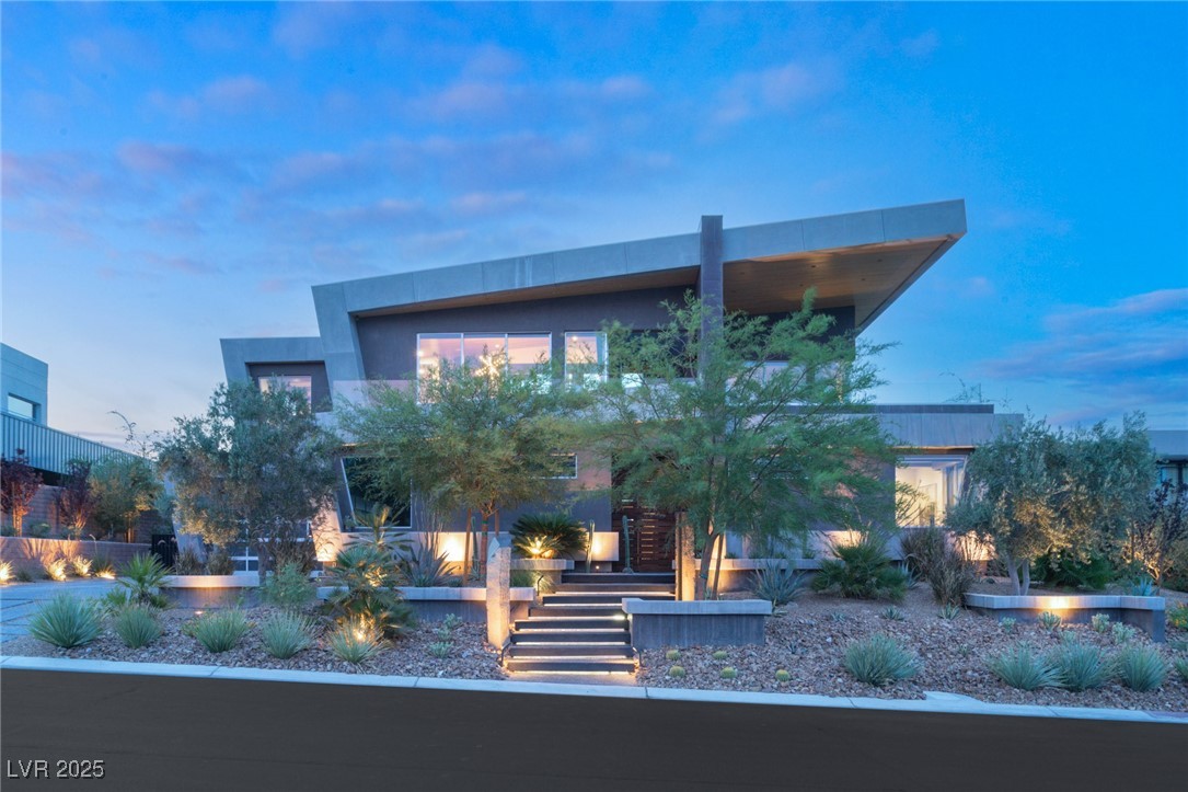 8 Meadowhawk Lane