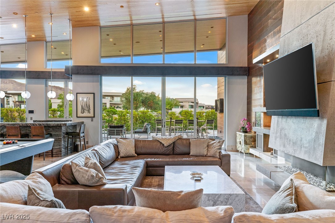 8 Meadowhawk Lane