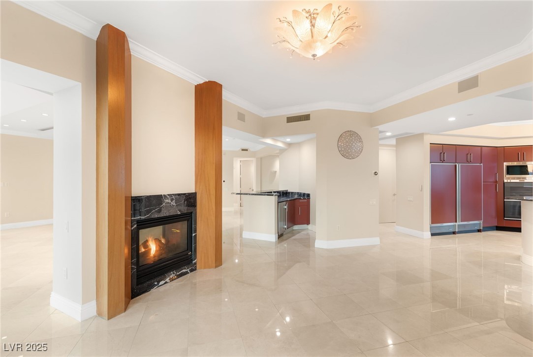 2747 Paradise Road 2704