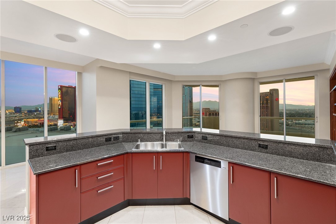 2747 Paradise Road 2704