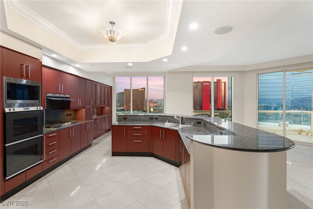 2747 Paradise Road 2704
