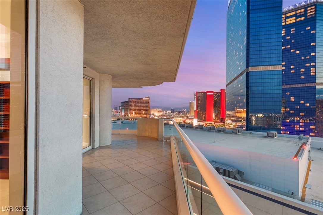2747 Paradise Road 2704