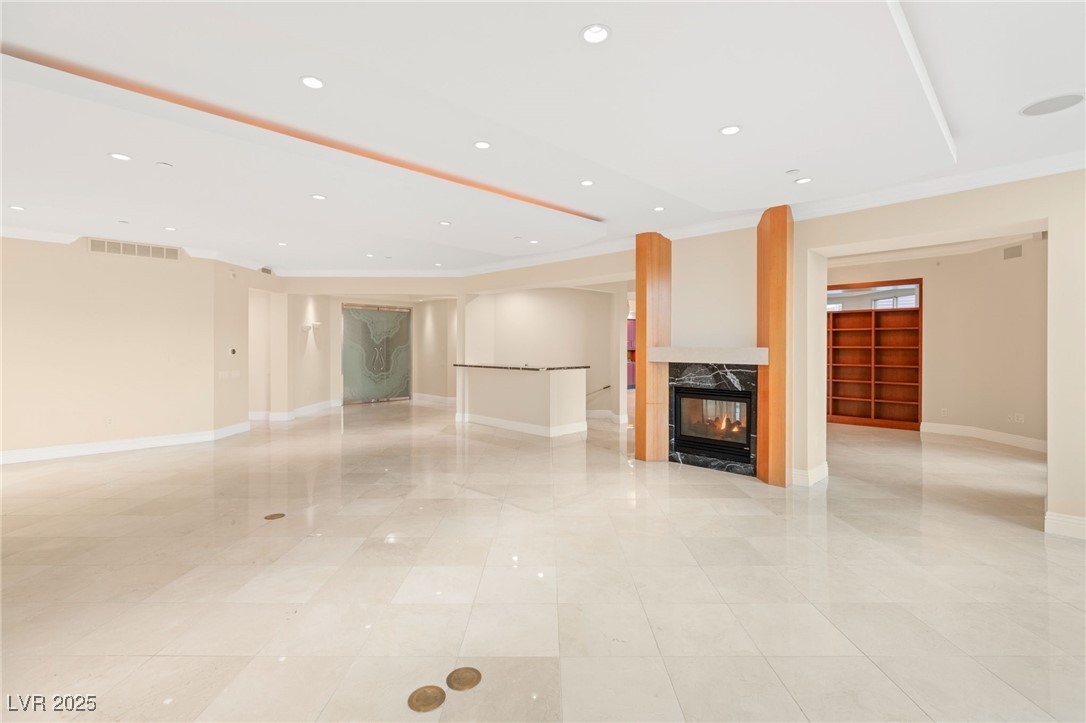 2747 Paradise Road 2704