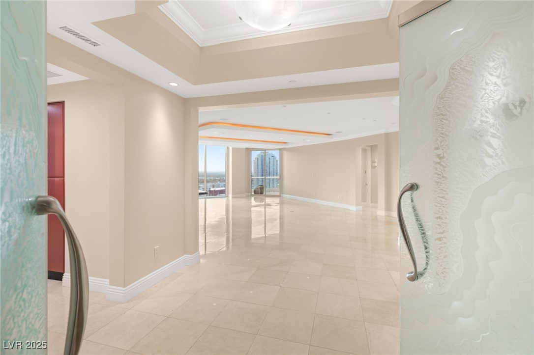 2747 Paradise Road 2704