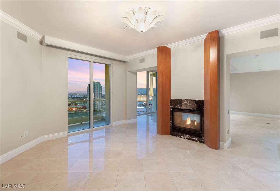 2747 Paradise Road 2704