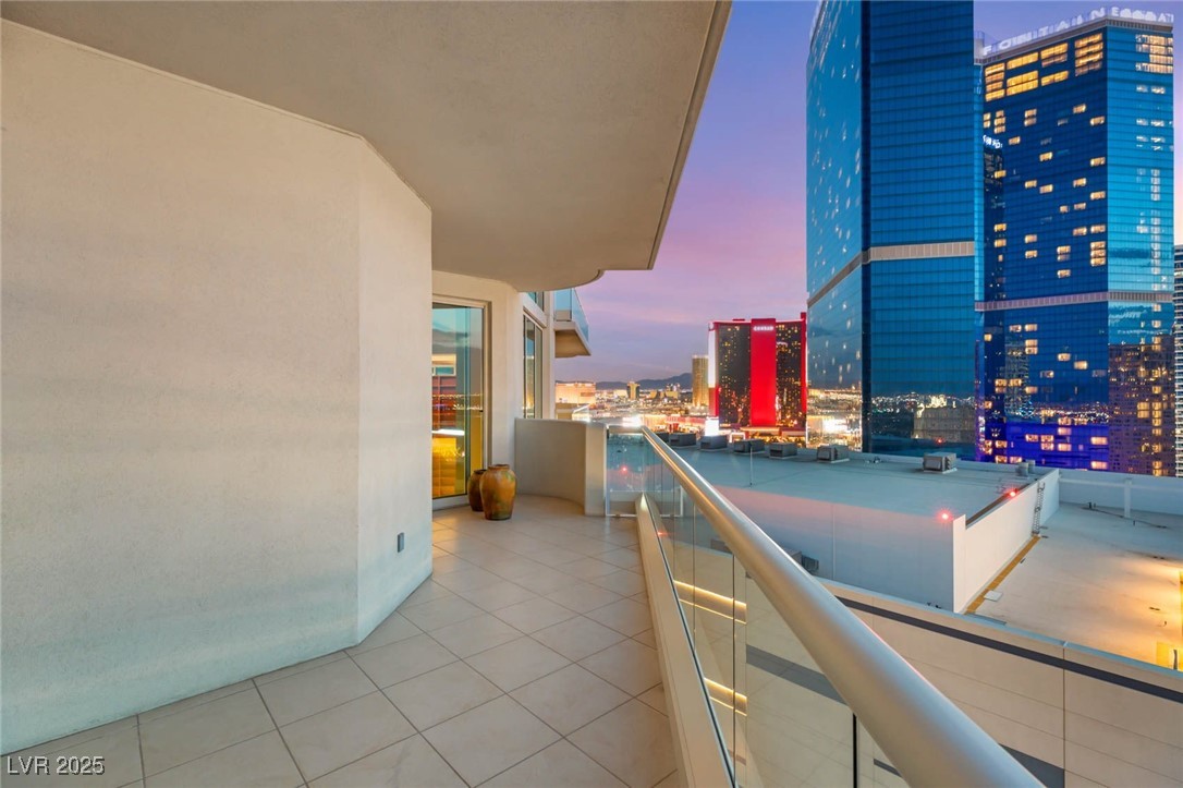 2747 Paradise Road 2704