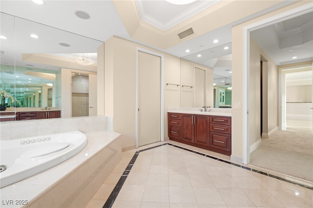 2747 Paradise Road 2704