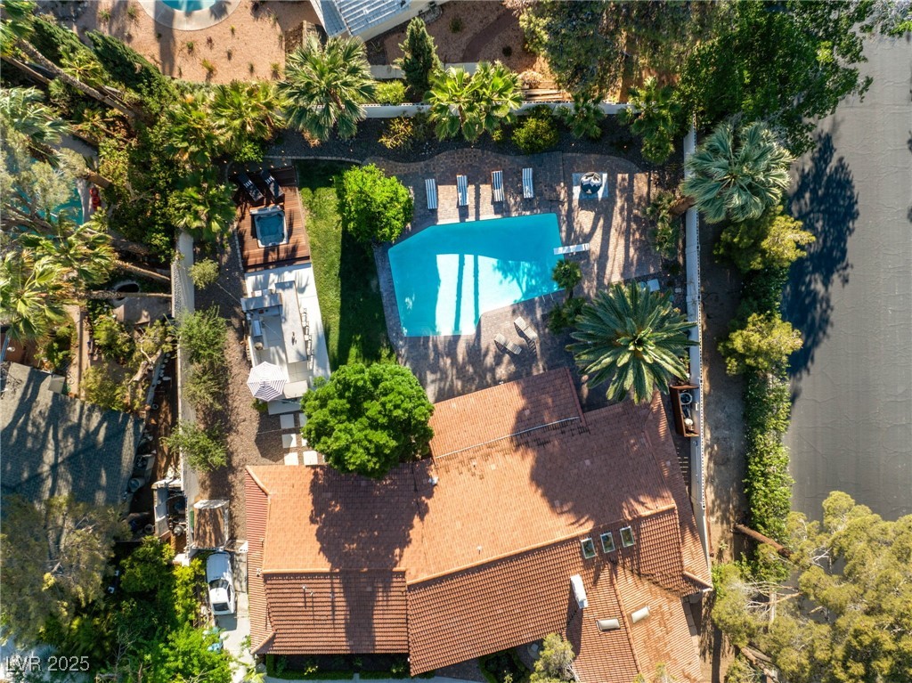 200 STONEWOOD Court