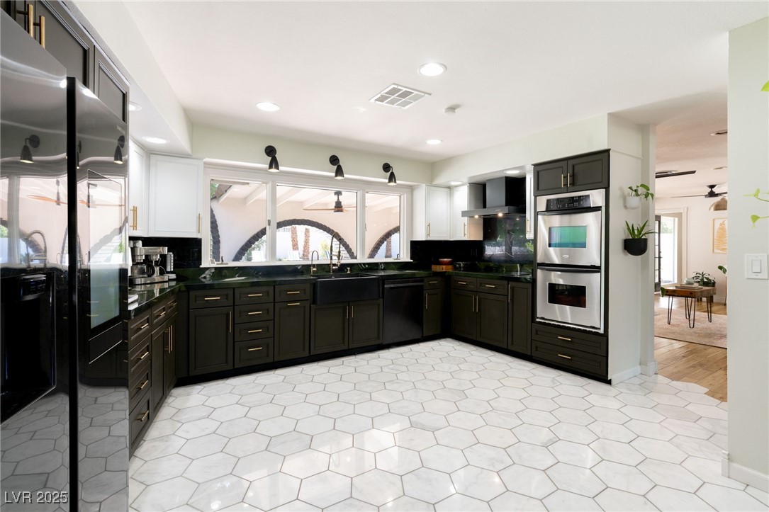 200 STONEWOOD Court