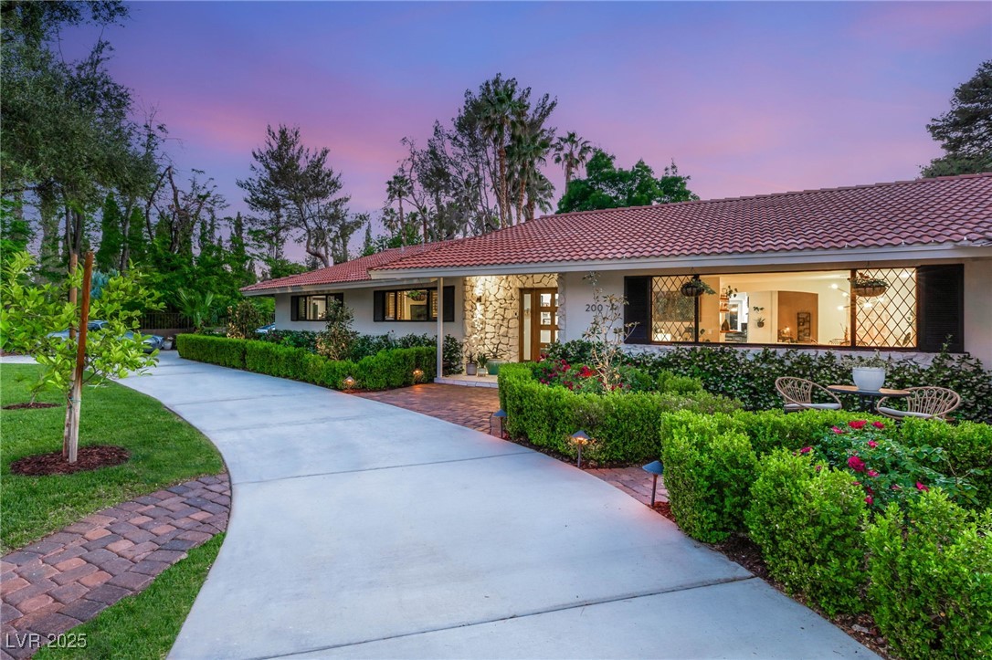 200 STONEWOOD Court