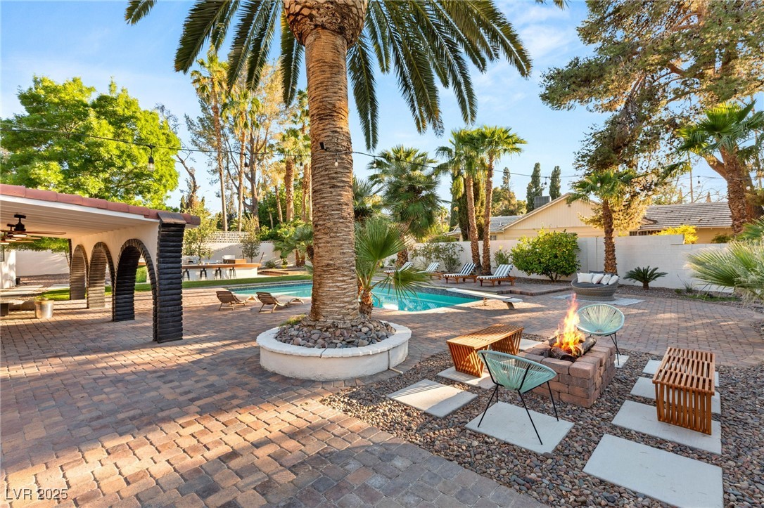 200 STONEWOOD Court