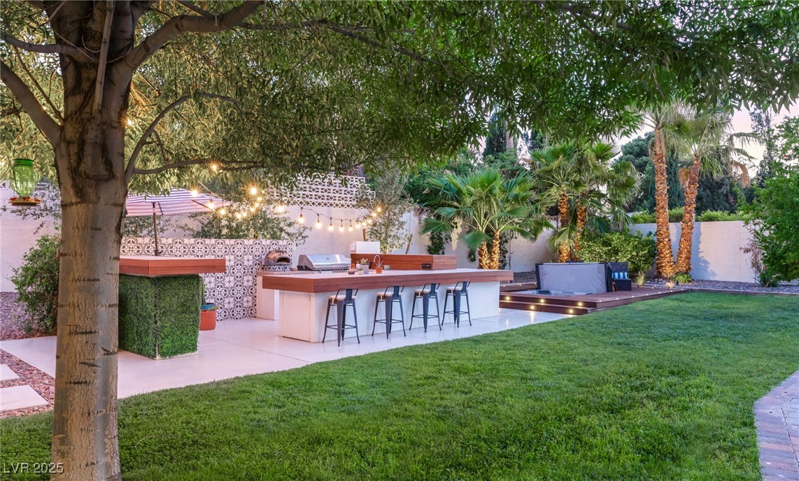 200 STONEWOOD Court