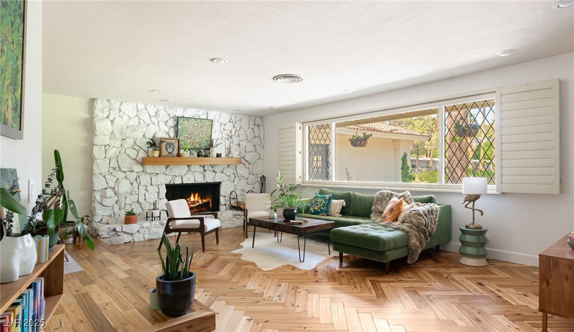 200 STONEWOOD Court