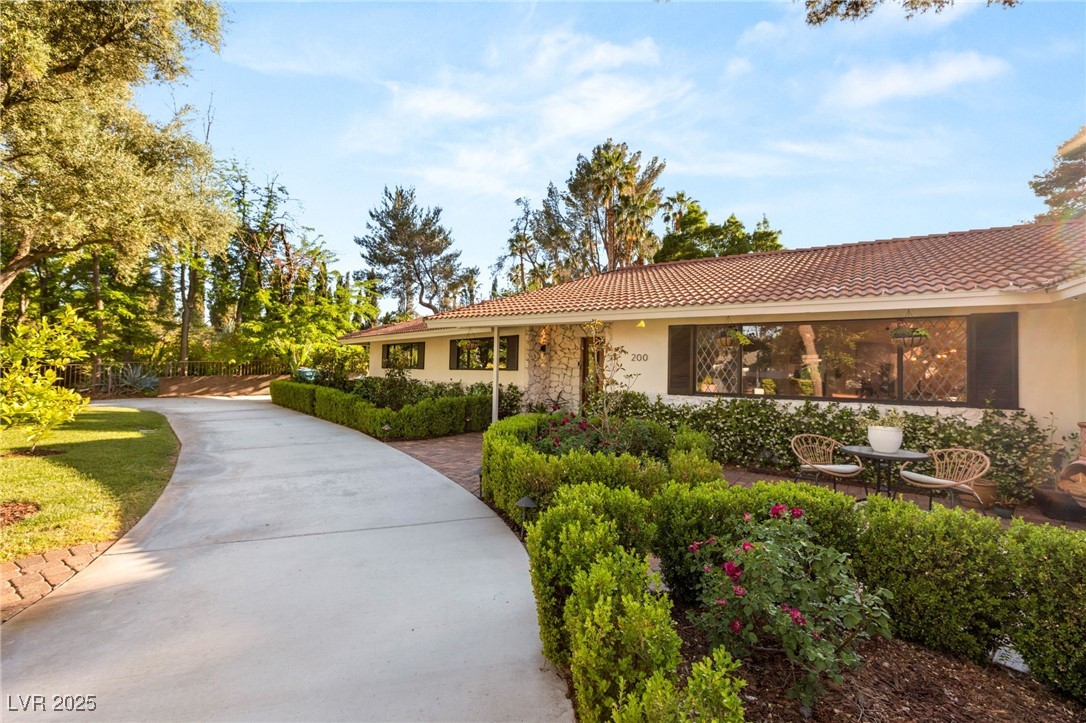 200 STONEWOOD Court
