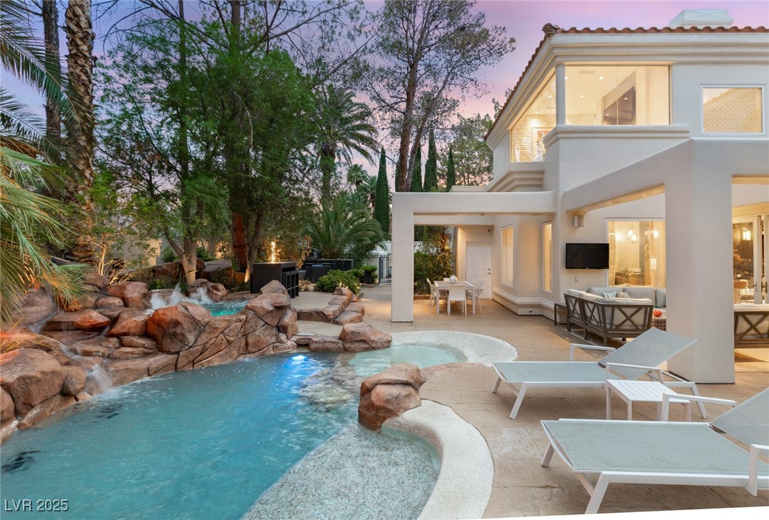 8109 Moonstone Circle