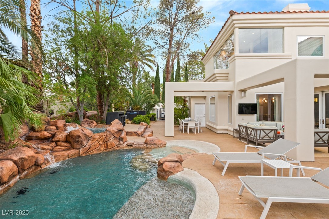8109 Moonstone Circle
