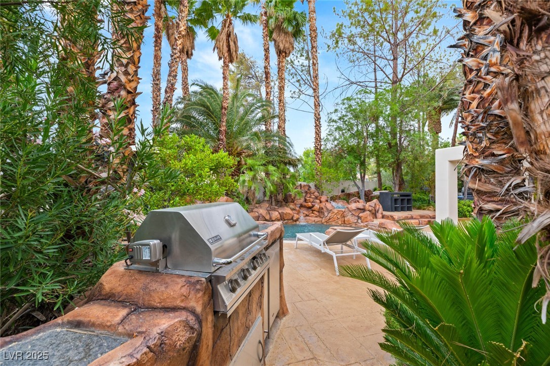 8109 Moonstone Circle