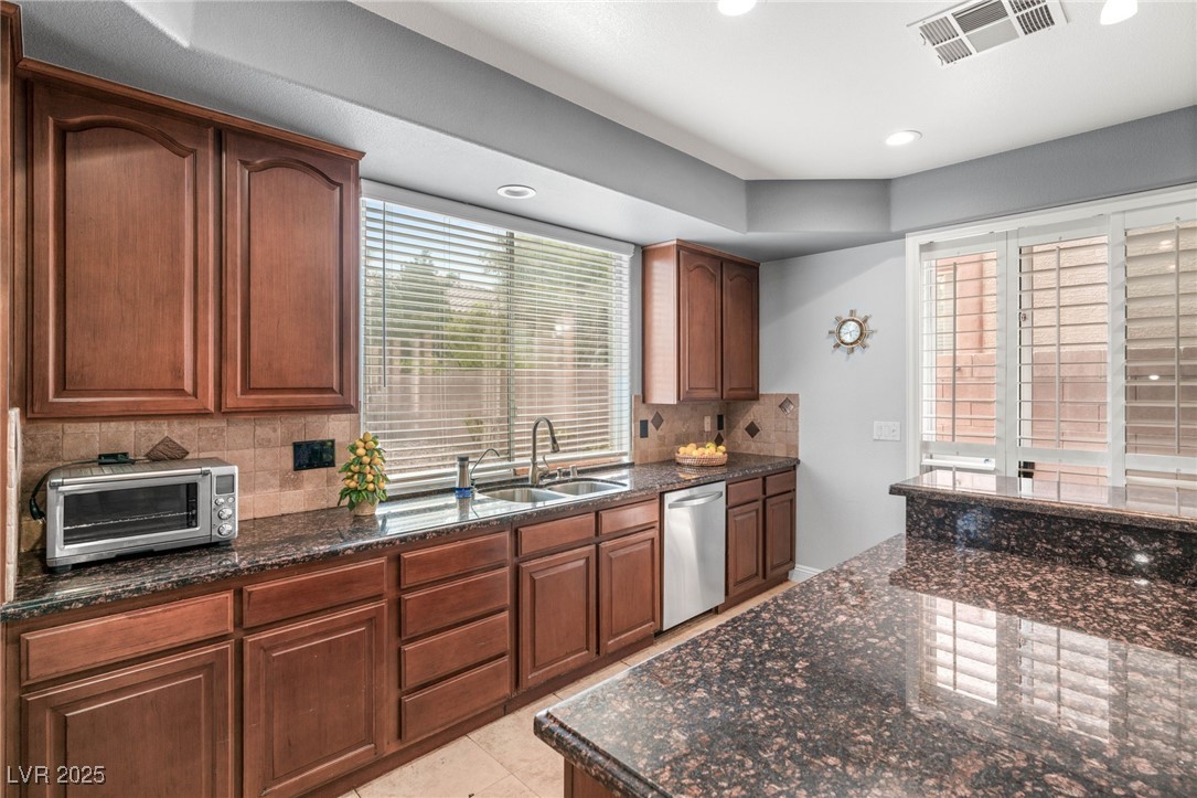 552 JADE CLIFFS Lane