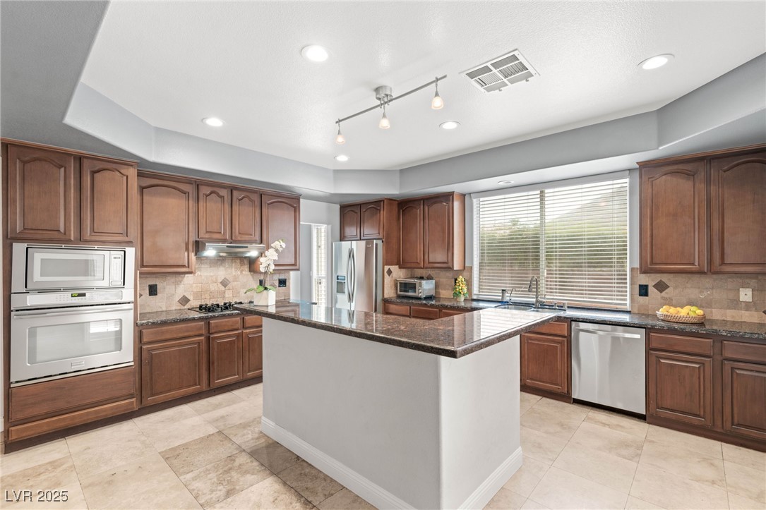 552 JADE CLIFFS Lane