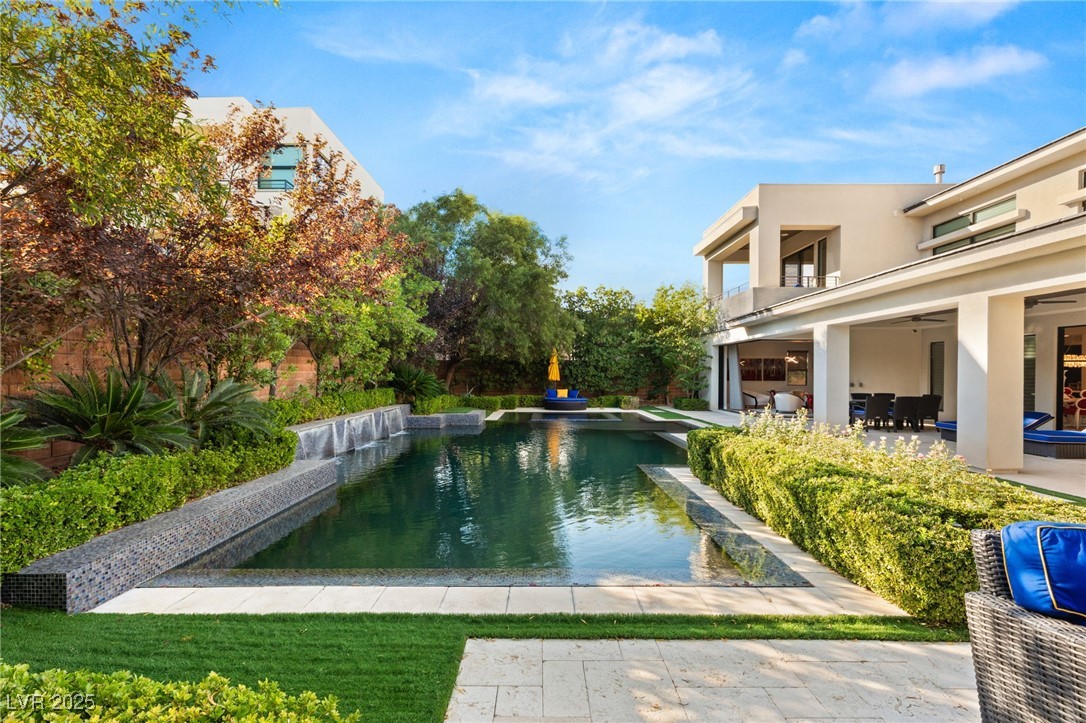 43 Grey Feather Drive