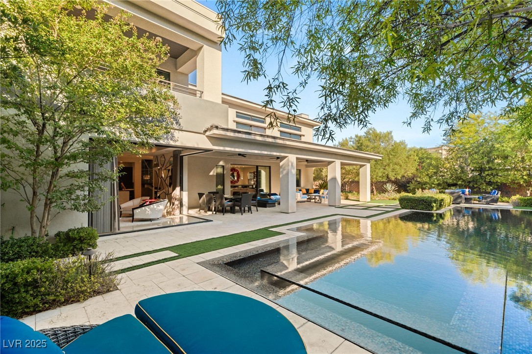 43 Grey Feather Drive