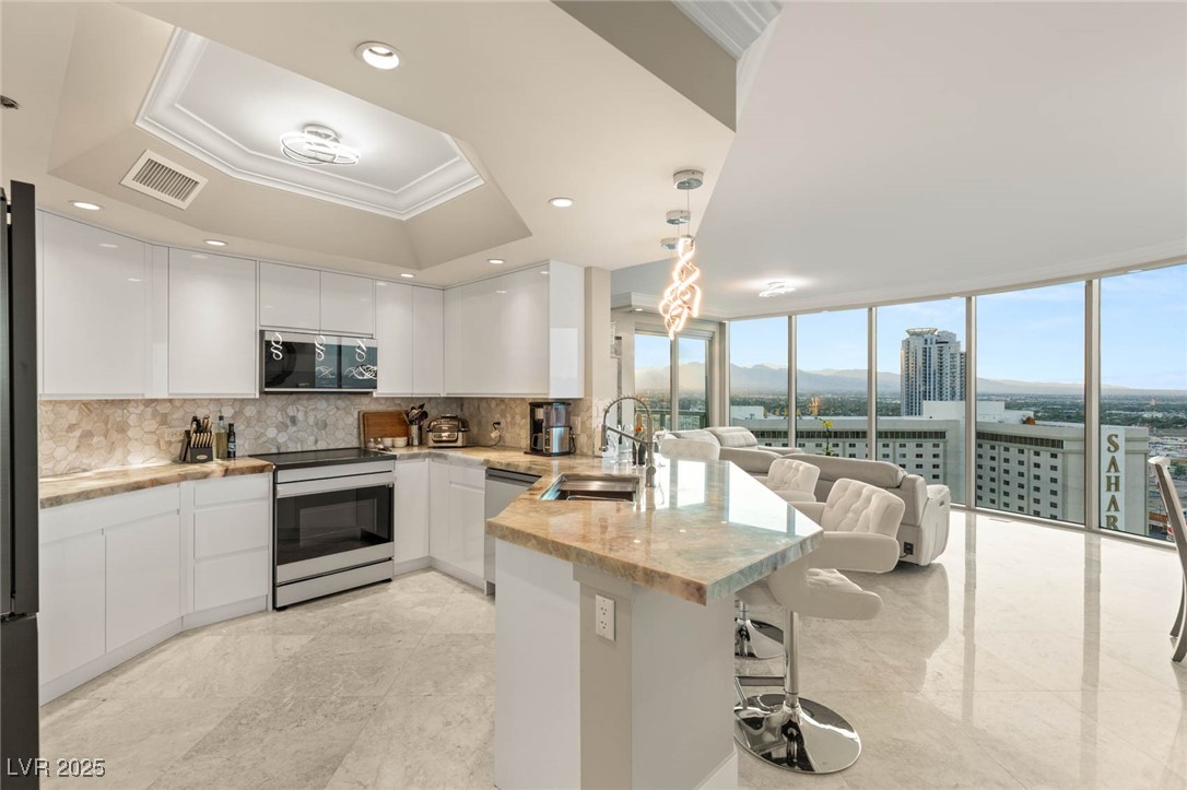 222 KAREN Avenue 2808