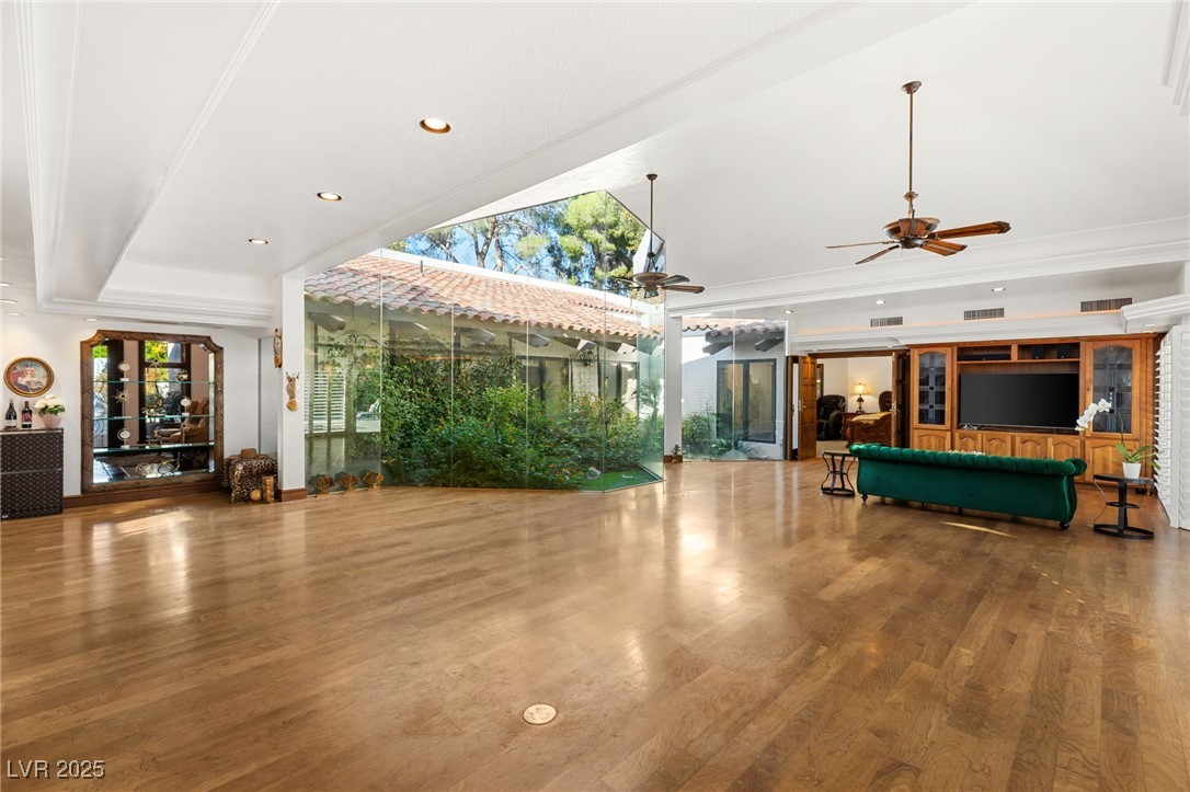 3321 La Mirada Avenue