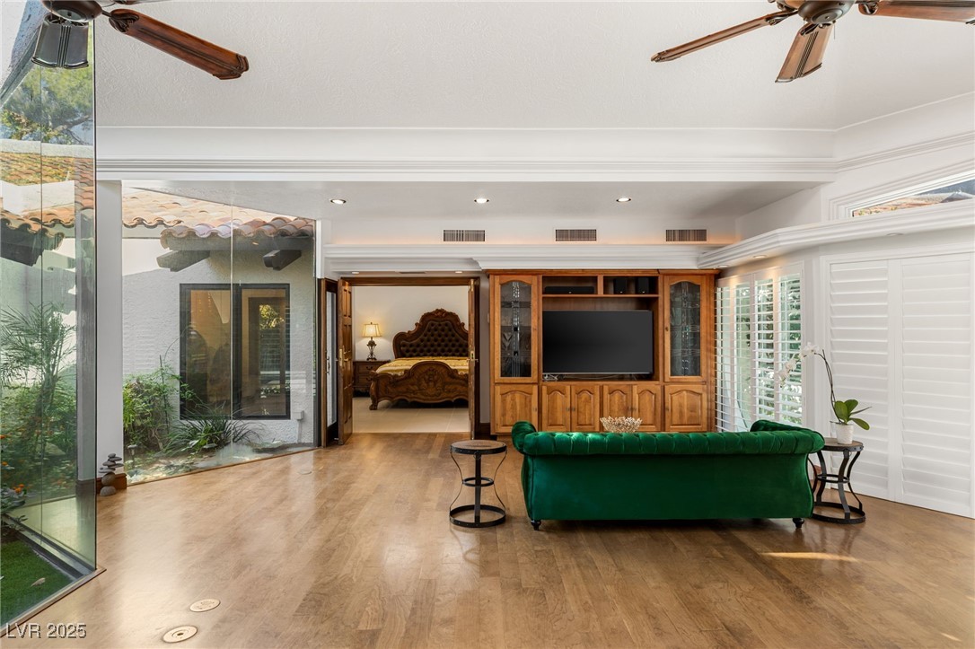3321 La Mirada Avenue