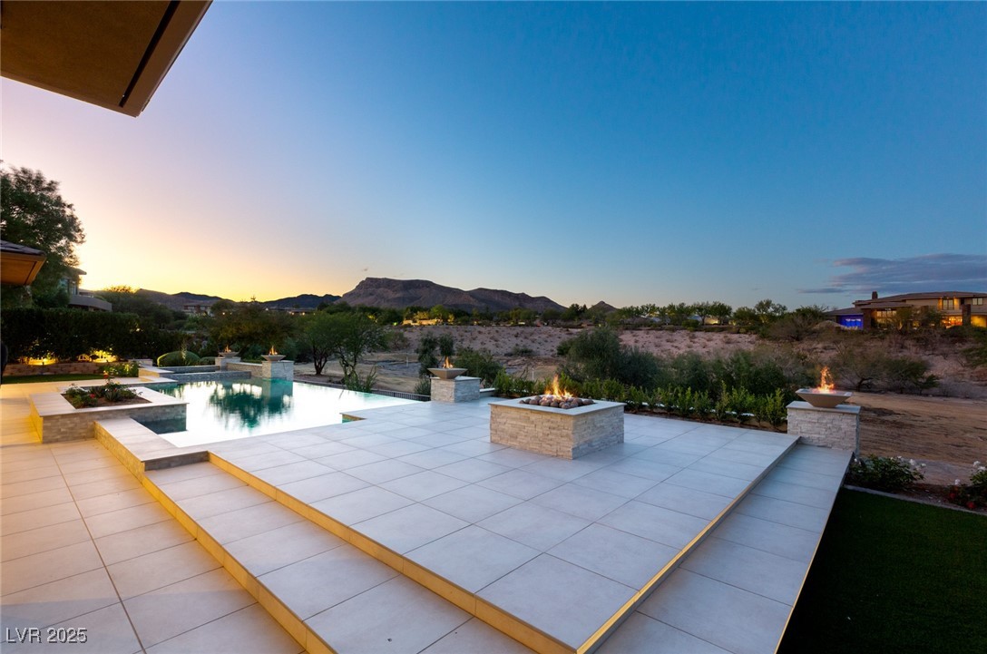 24 Soaring Bird Court