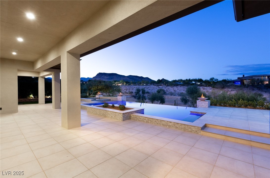 24 Soaring Bird Court