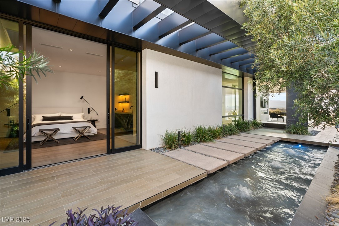 9 Boulderback Drive