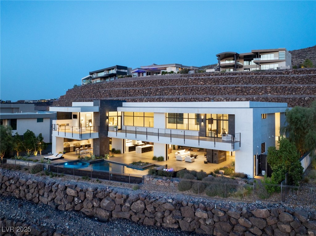 9 Boulderback Drive