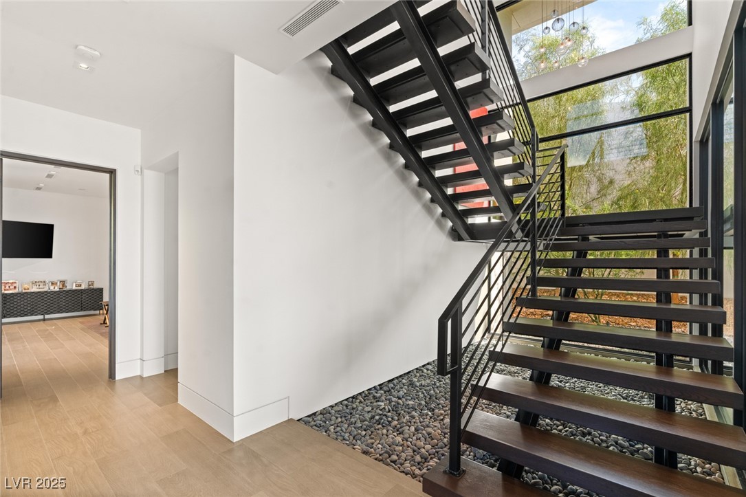 9 Boulderback Drive