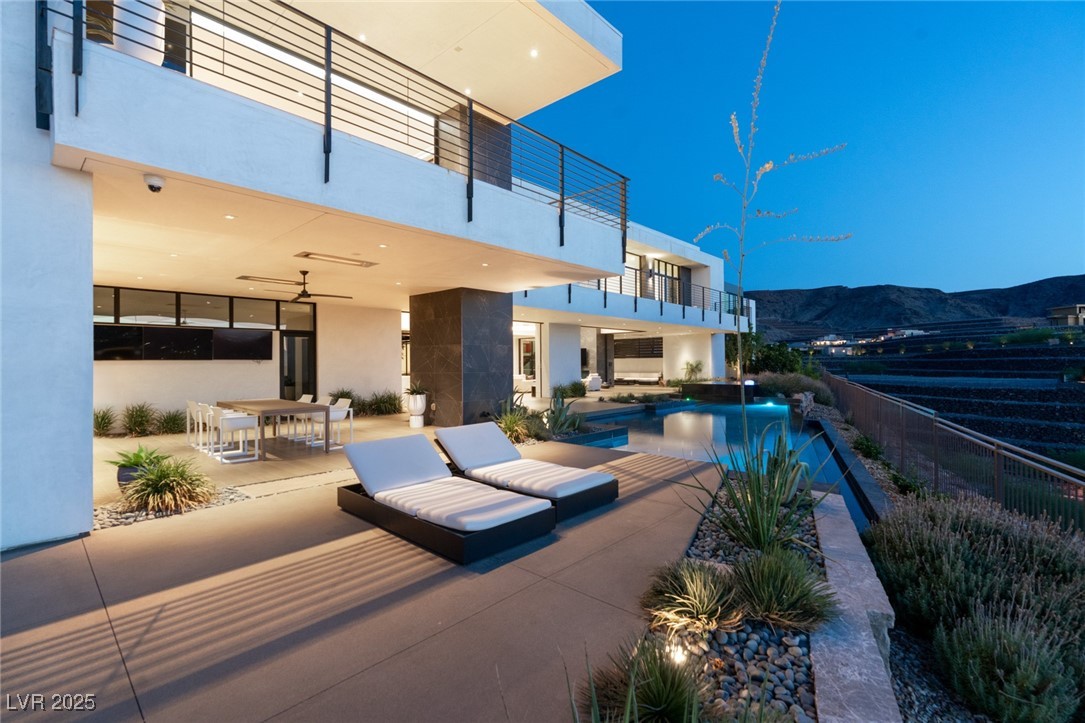 9 Boulderback Drive