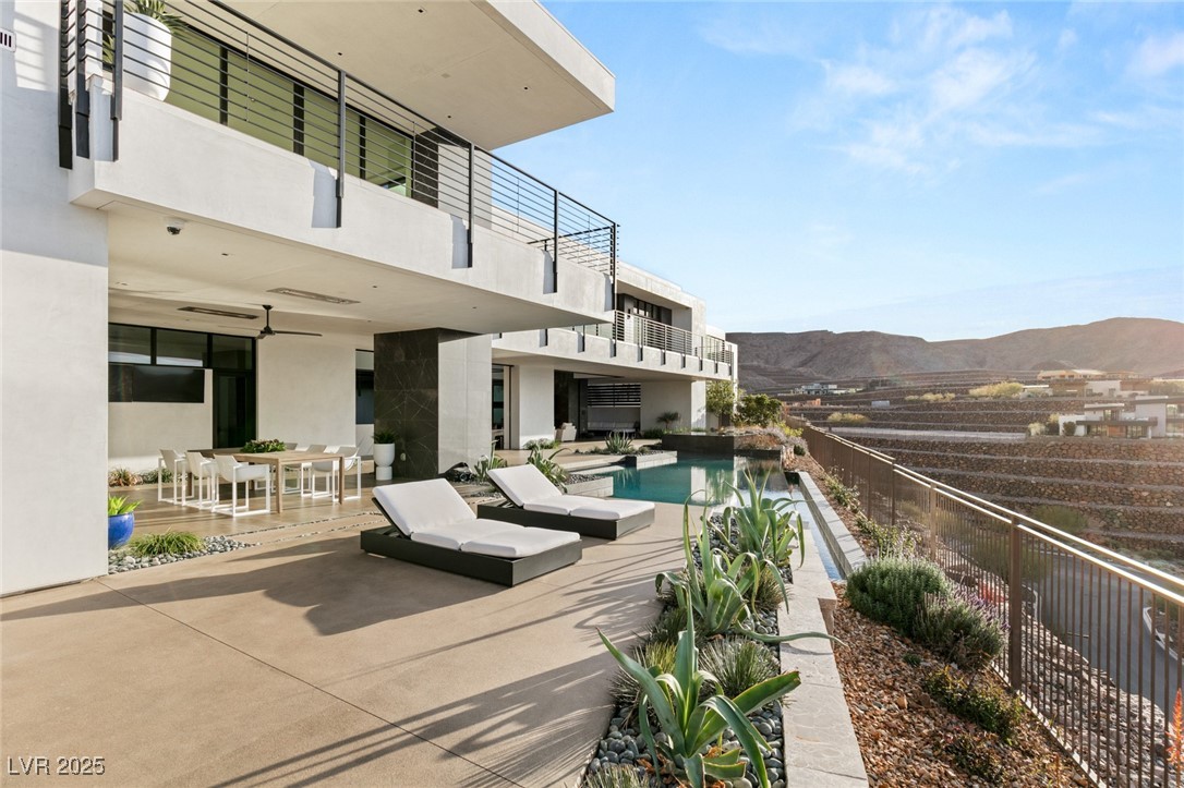 9 Boulderback Drive