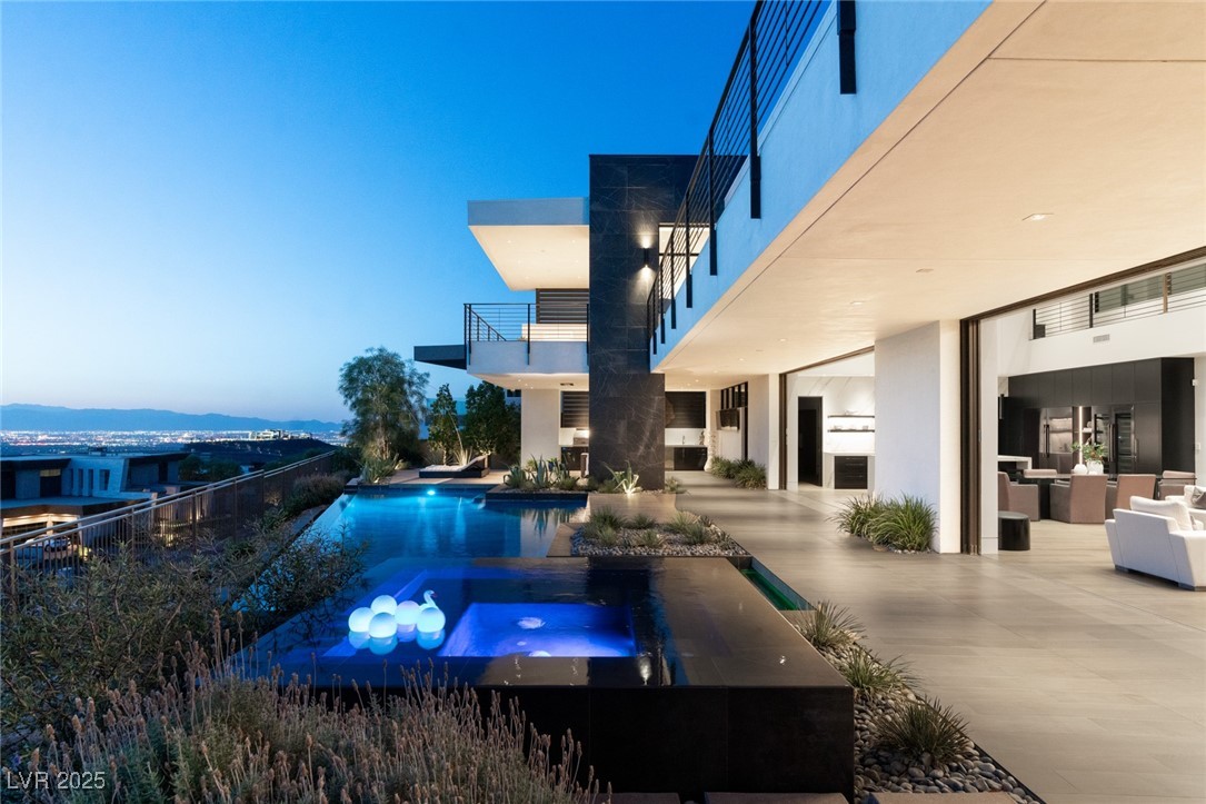 9 Boulderback Drive