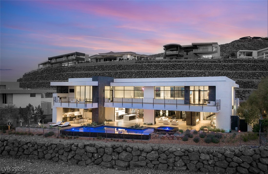 9 Boulderback Drive