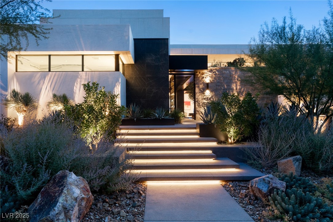 9 Boulderback Drive