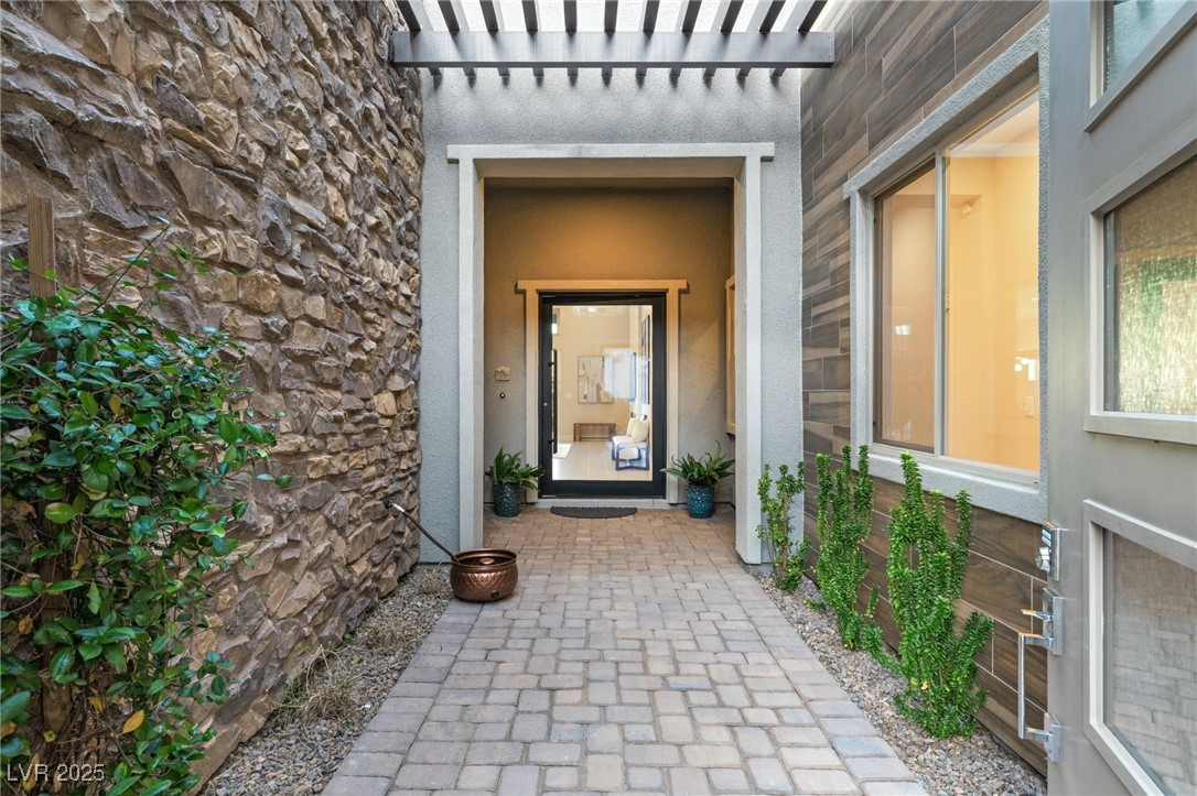 6184 Petroglyph Avenue