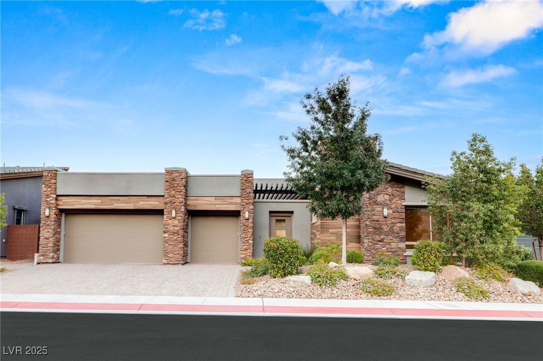 6184 Petroglyph Avenue