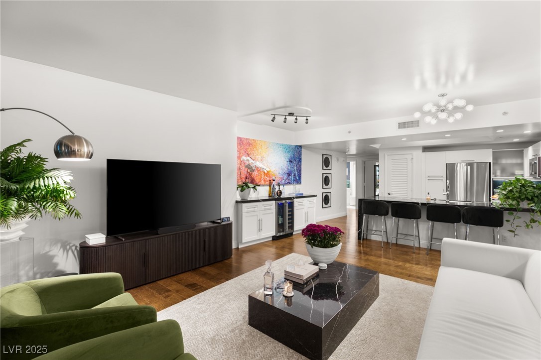 222 KAREN Avenue 2802